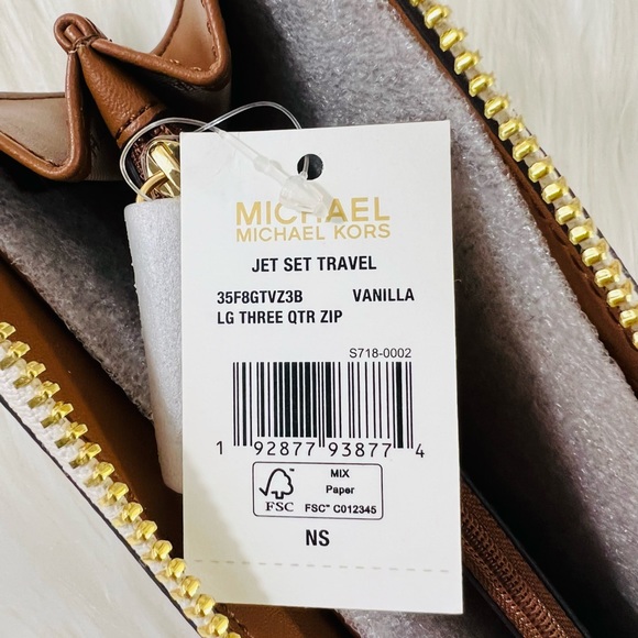 Michael Kors Jet Set Travel Large Three Quarter Zip Wallet - Picture 11 of 15